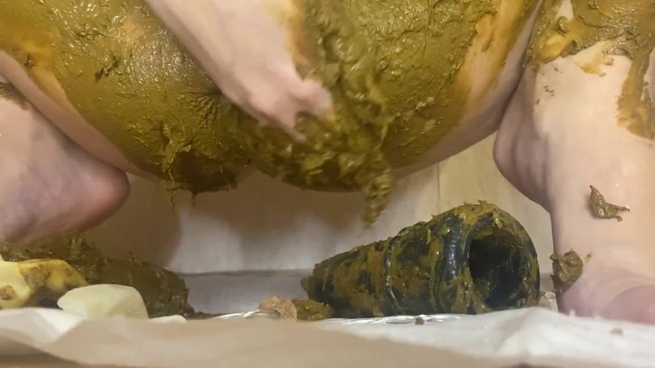 Dirty poop girl inserting her own shit in the pussy and drills it with dildo - PervertTube.com