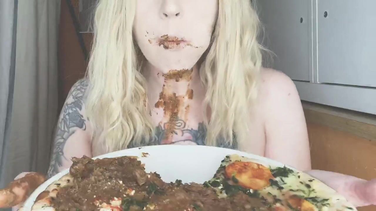 Sweet Betty Parlour shitting on pizza then eats that yummy mix xxx porn  video - PervertTube.com