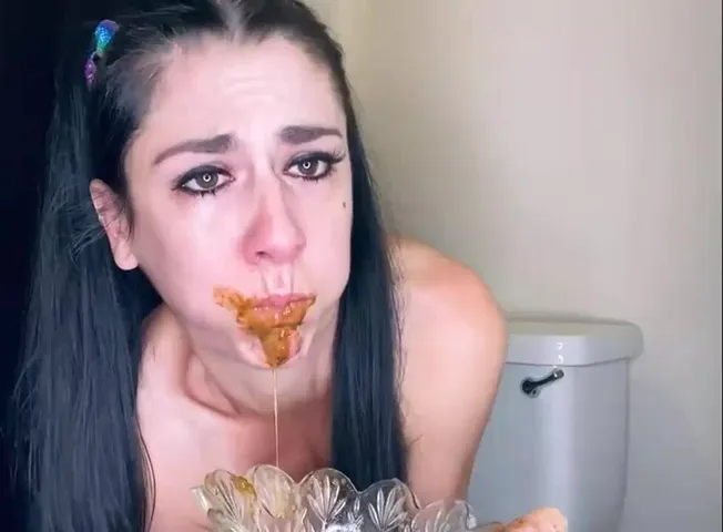 Scatslut chewing & swallowing her turd but can not hold it in and vomits  that out | Pervert Tube