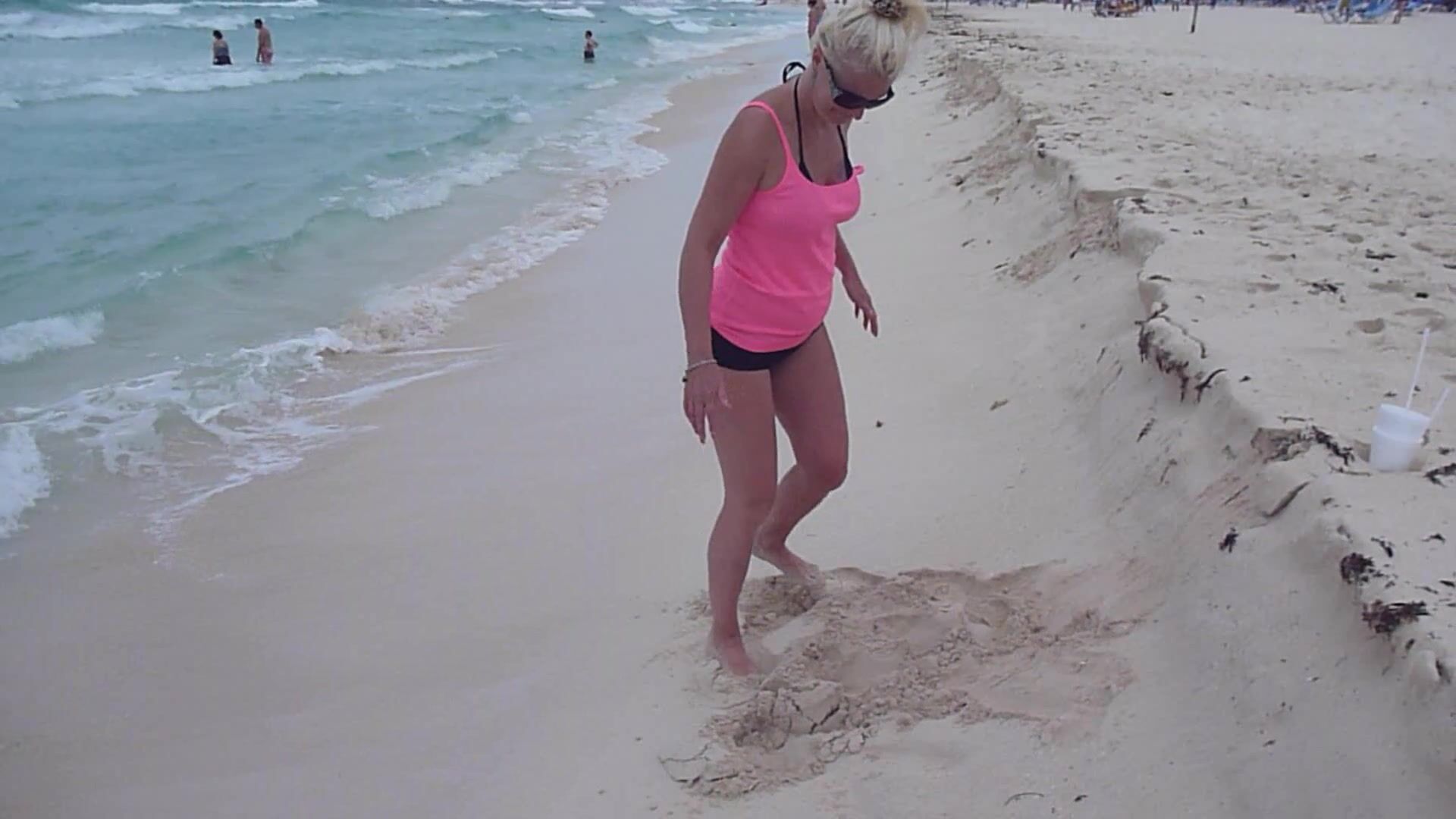 1920px x 1080px - Hot MILF pooping at the public beach xxx | Pervert Tube