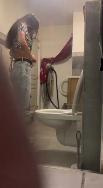 Girl peeing in the toilet filmed with hidden cam XXX Porn Video  