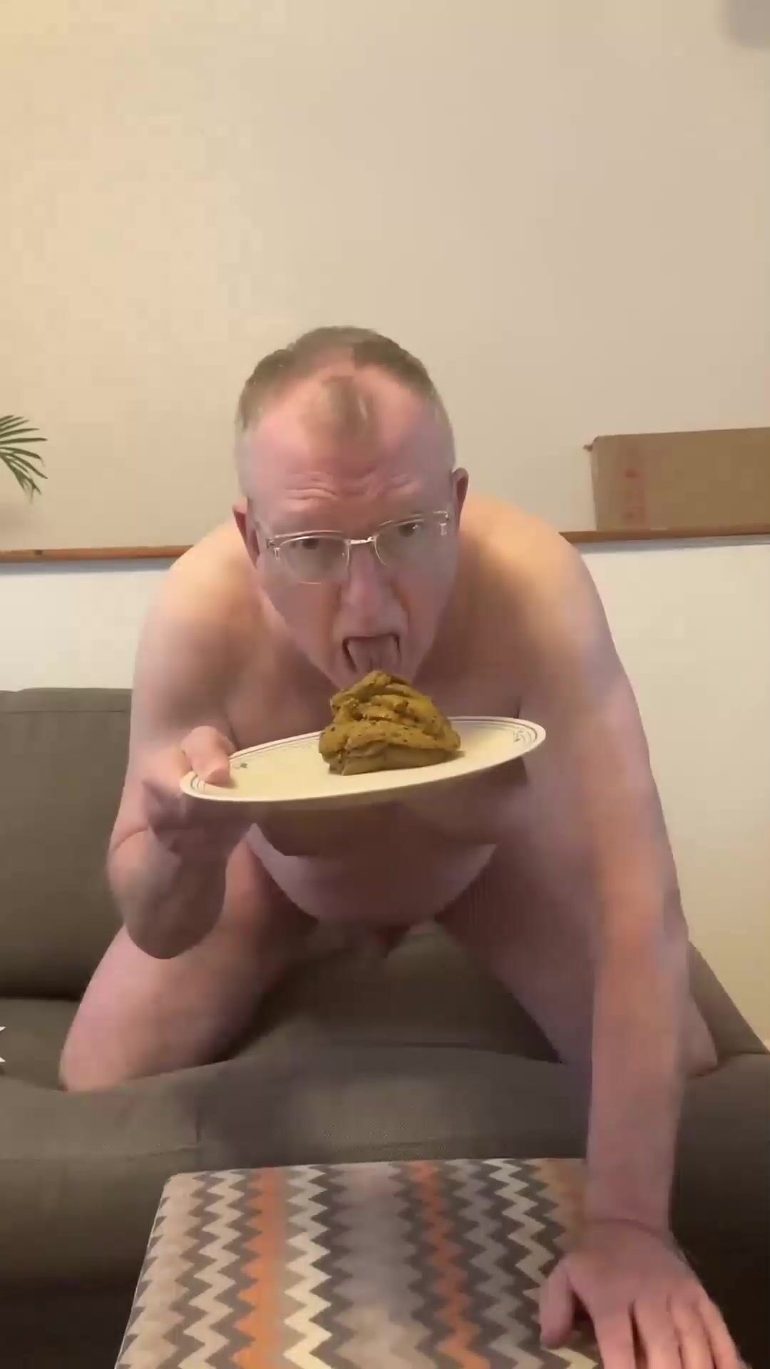 Exposed faggot shiteater Mike Vargo tasting his shit PervertTube com 