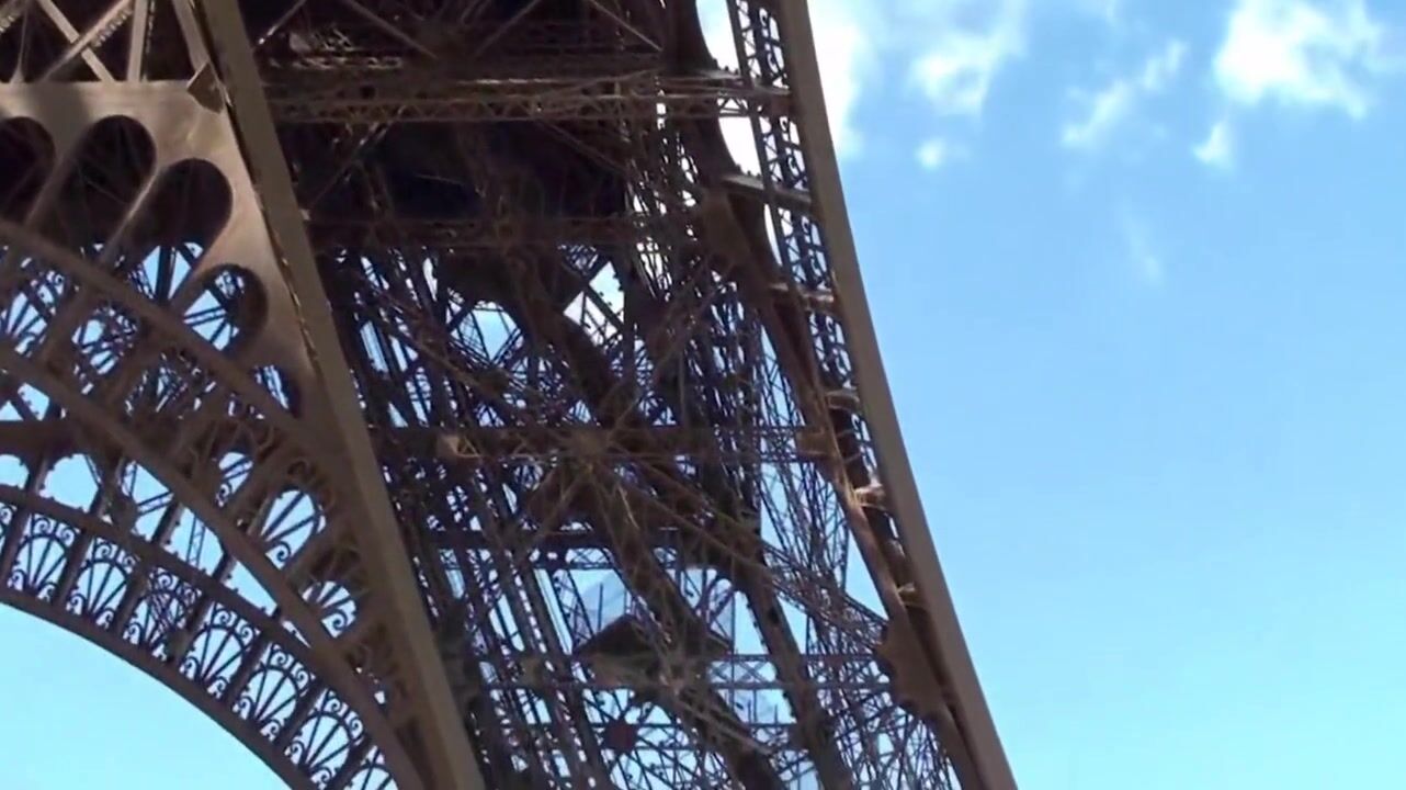 Brave threesome fuck on the bench next to the Eiffel tower xxx porn video